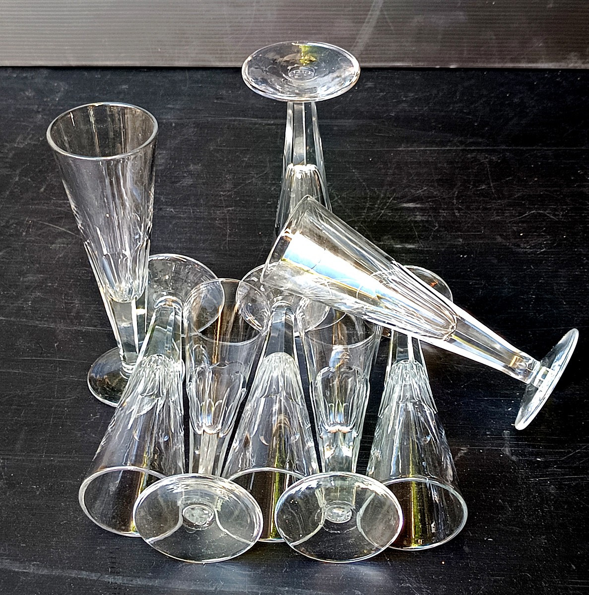 8  hautes  flûtes Cristal soufflé taillé, modèle Empire, début du XIXe-photo-1