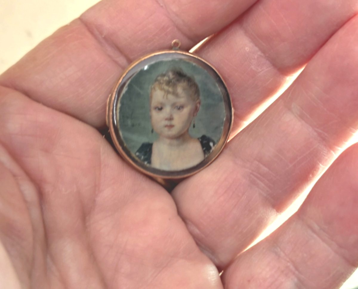 Minuscula: Portrait Of A Beautiful Child, 1st Empire Period, Fine Gold Frame, Wear And Tear-photo-2