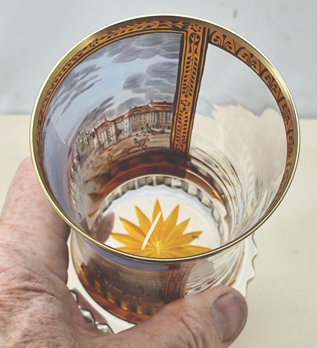 Beau gobelet Viennois, verre de Bohème aux émaux translucides, vers 1840-photo-2