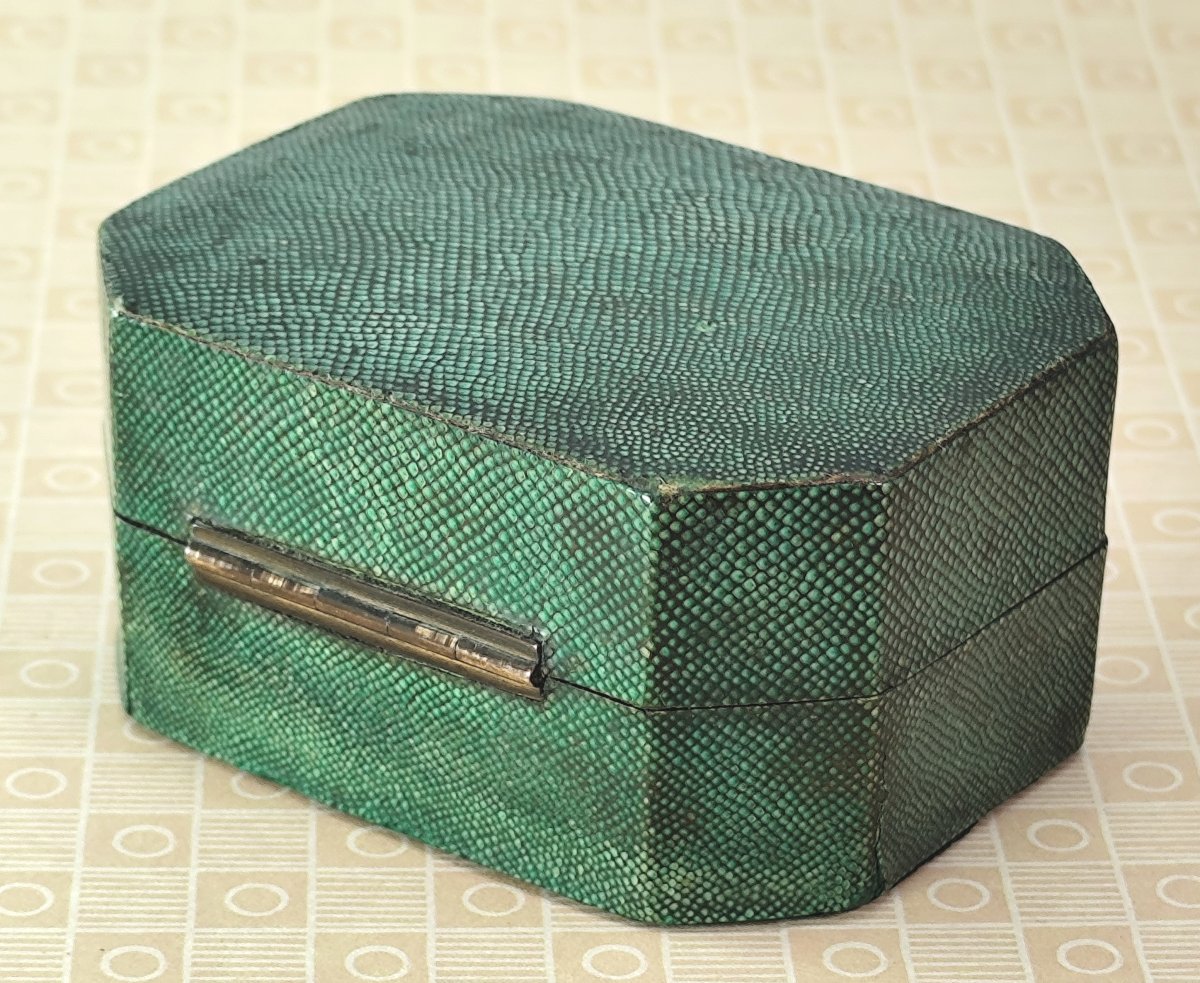 Etui de Tabatière précieuse, Galuchat vert Français, époque Louis XVI-photo-3