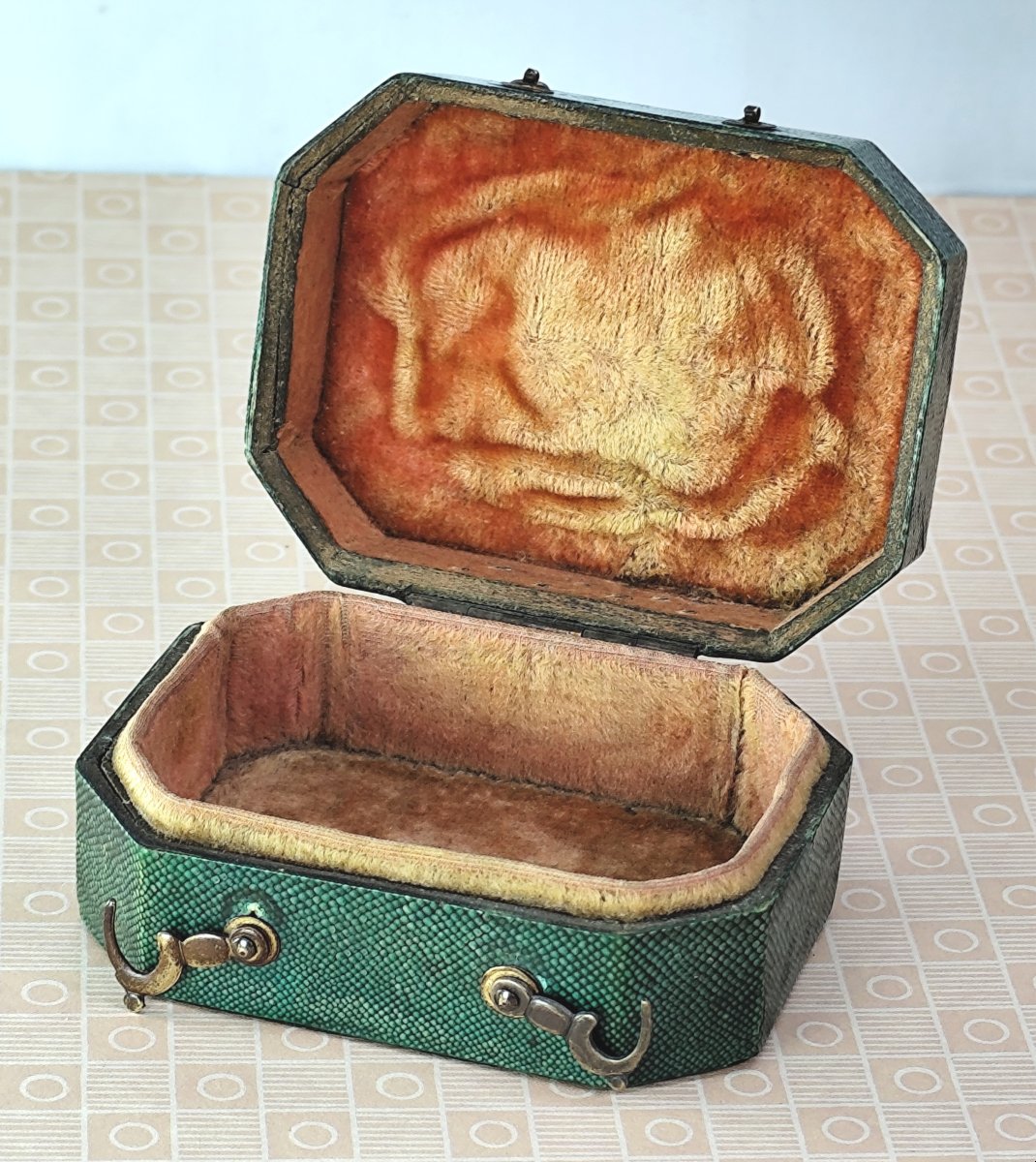 Etui de Tabatière précieuse, Galuchat vert Français, époque Louis XVI-photo-4