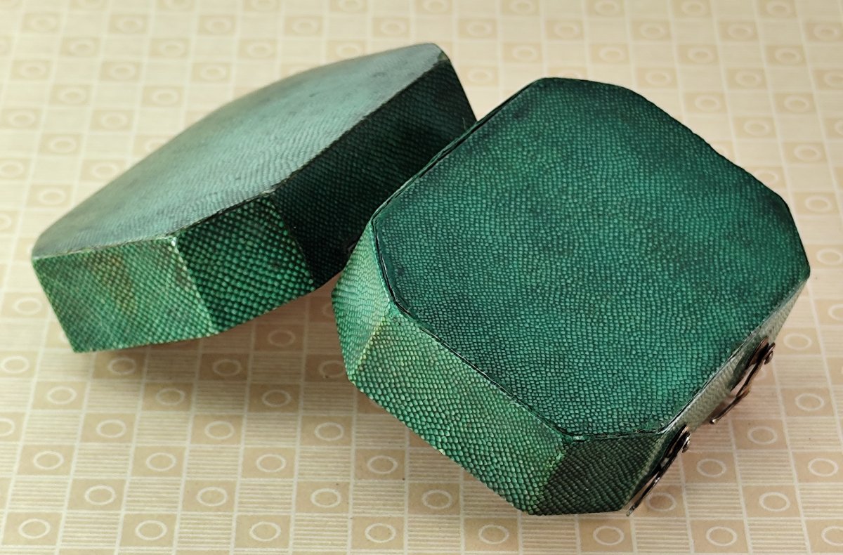 Etui de Tabatière précieuse, Galuchat vert Français, époque Louis XVI-photo-1