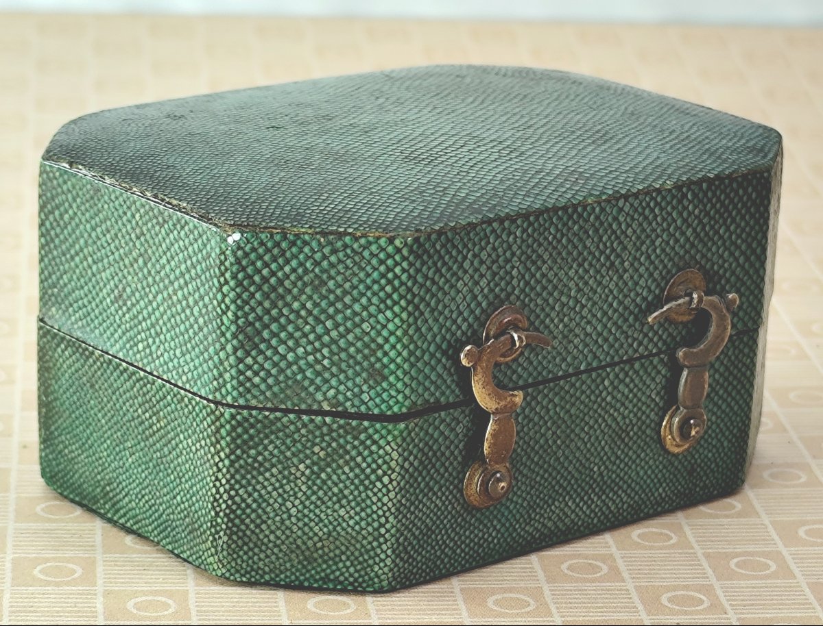 Etui de Tabatière précieuse, Galuchat vert Français, époque Louis XVI-photo-3