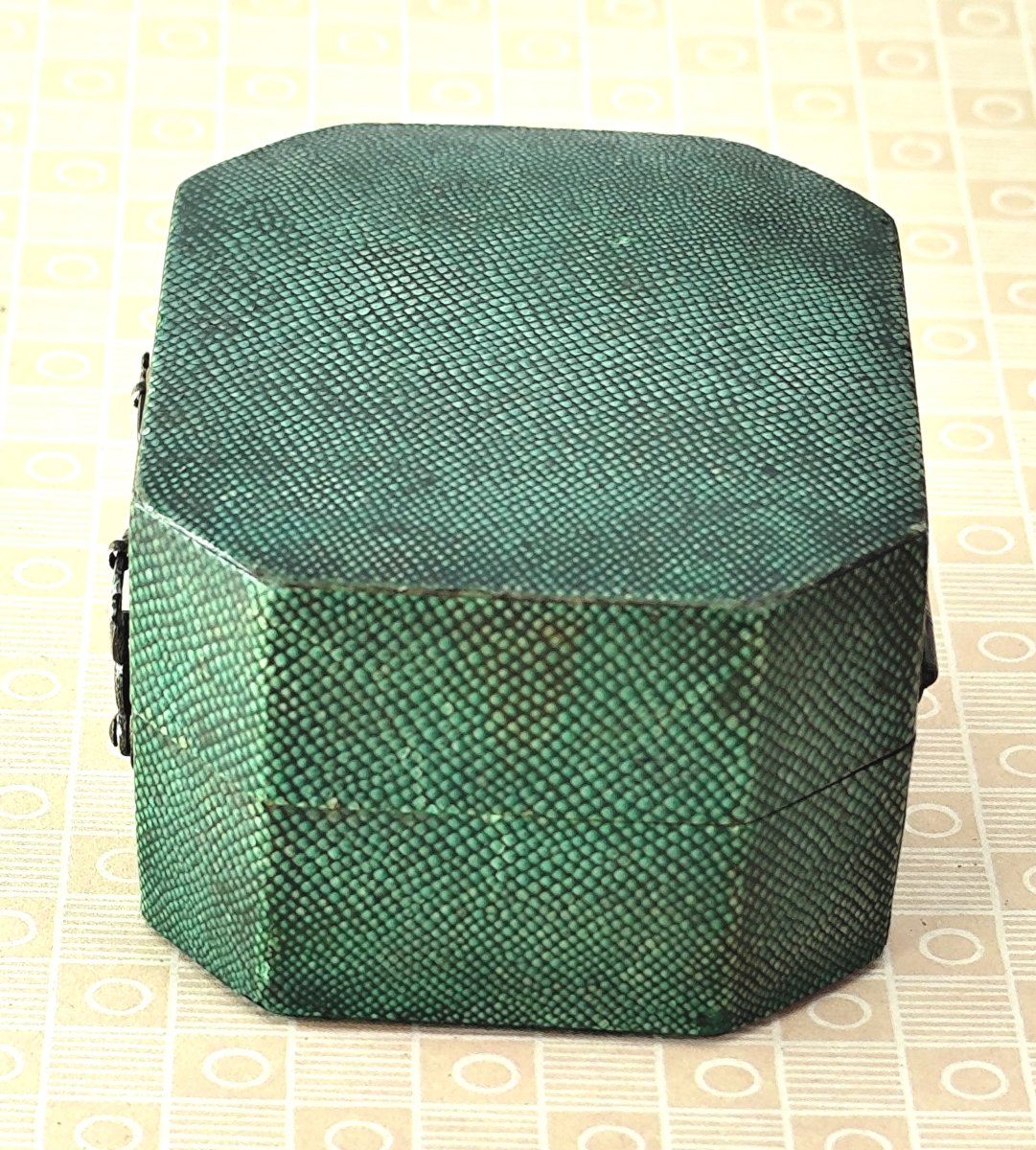 Etui de Tabatière précieuse, Galuchat vert Français, époque Louis XVI-photo-4