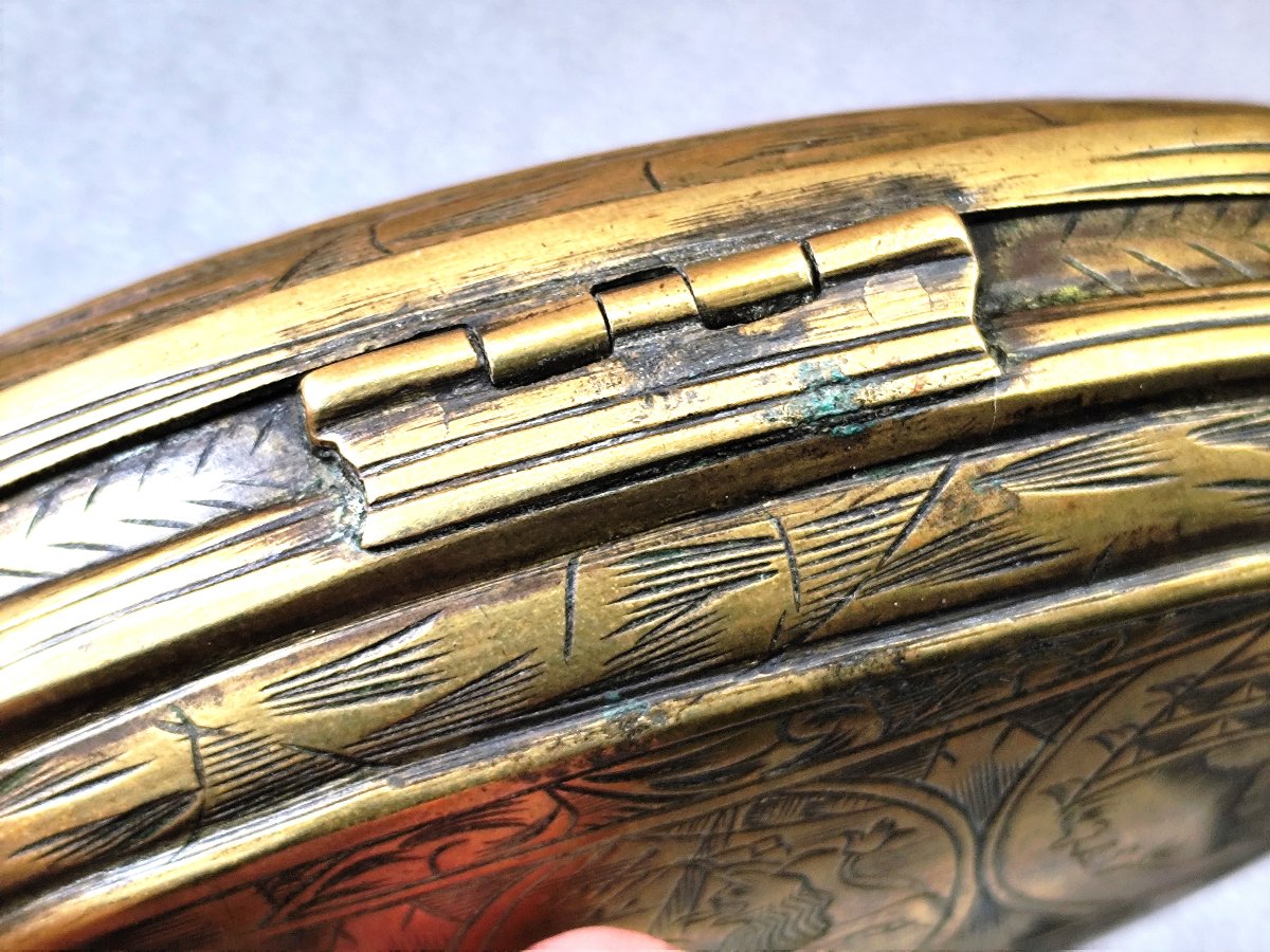 18th C Dutch Snuffbox, Engraved, Heraldic And Playful: Upside-down Faces, Good Condition-photo-3