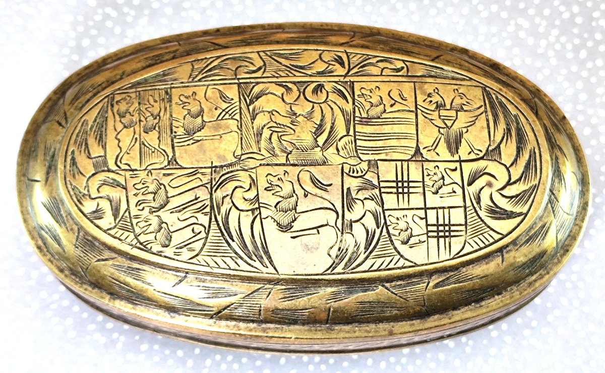 18th C Dutch Snuffbox, Engraved, Heraldic And Playful: Upside-down Faces, Good Condition-photo-1