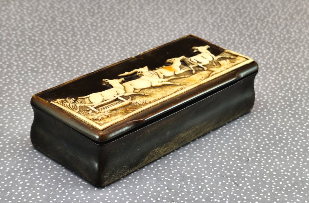 Hunter's Snuffbox Made Of Horn And Antler, 19th Century