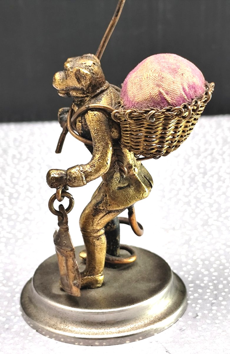 Dressed Monkey, Small Napoleon III-era Pin Cushion-photo-2