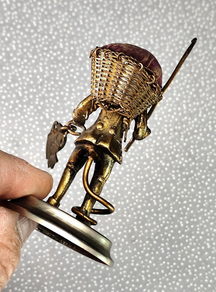 Dressed Monkey, Small Napoleon III-era Pin Cushion-photo-2
