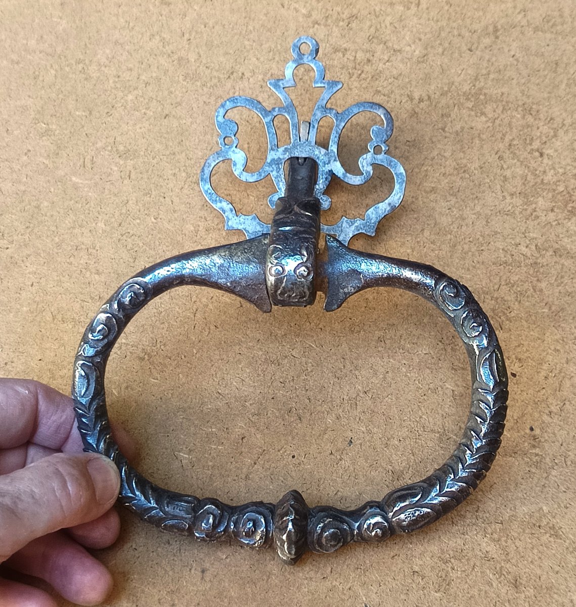 Marteau de porte à Tire-Langue, fer forgé gravé, époque Louis XV-photo-3