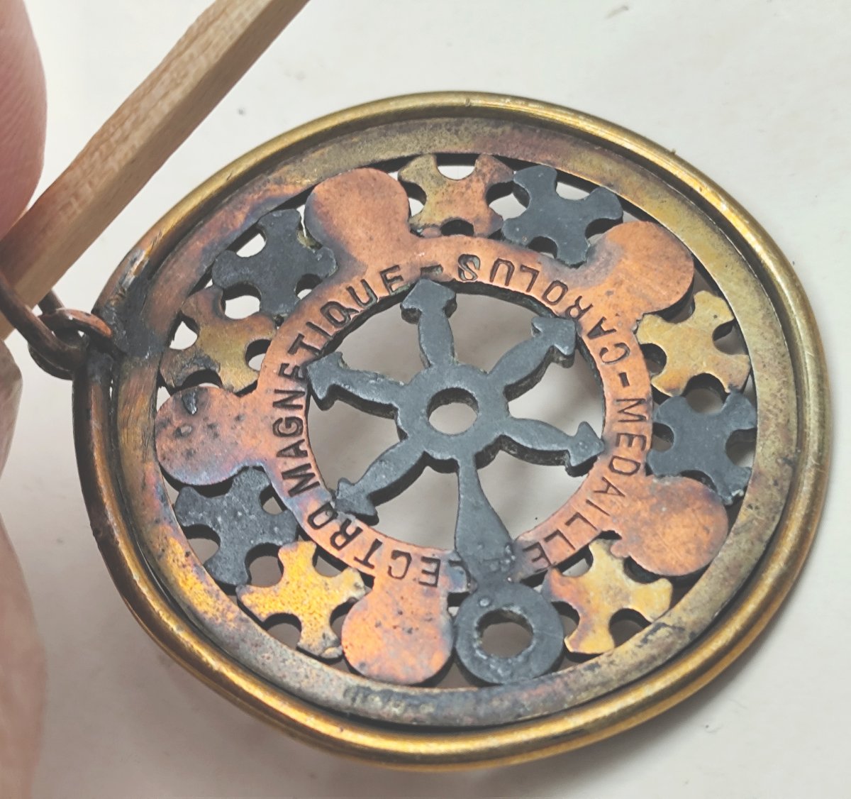 Curiosité Médicale : Bijou Électro Magnétique “CAROLUS” – F. de Boyères – XIXe – SGDG –-photo-3
