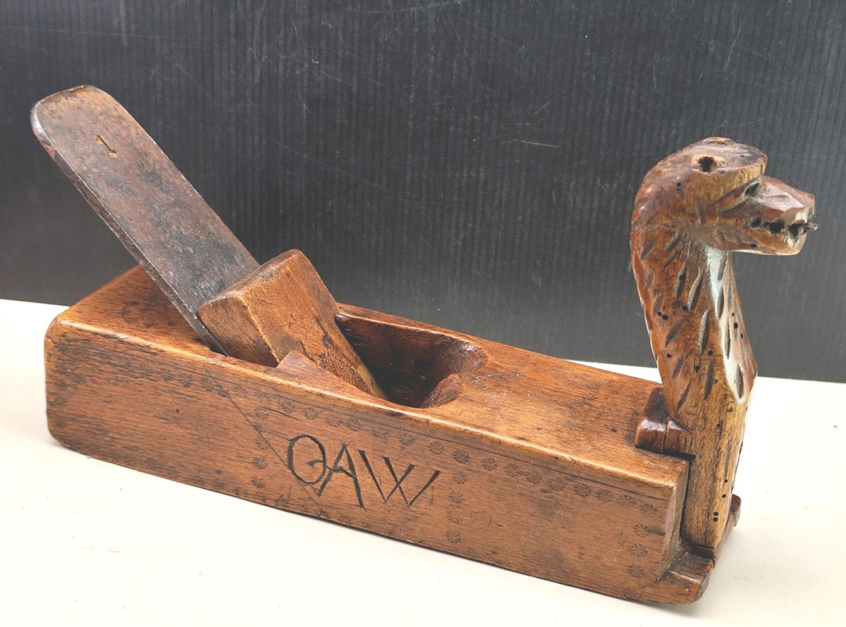rabot concave à figure de proue Europe du Nord, daté 1770