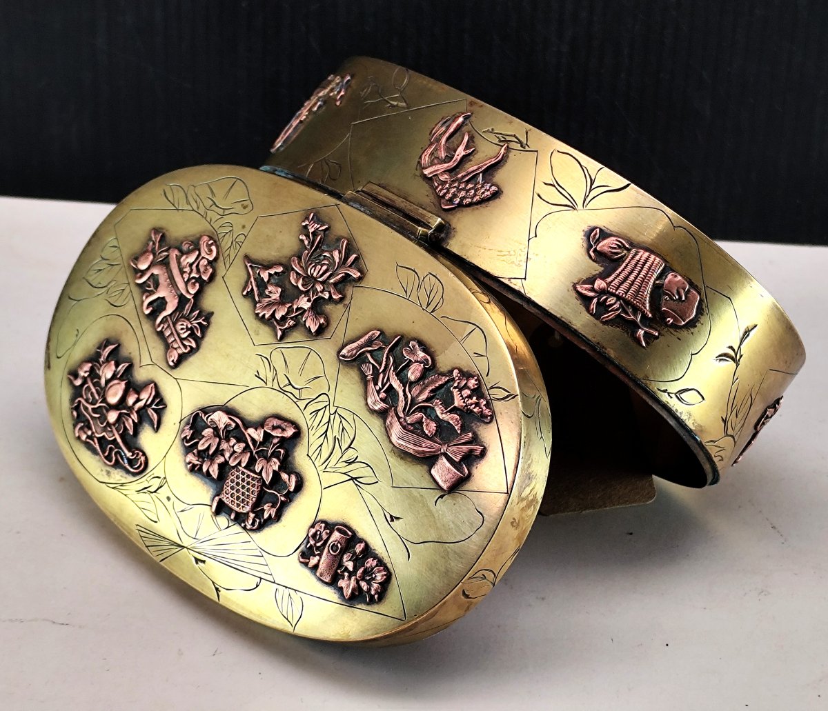Belle boîte ovale gravée et incrustée, Japon, fin 19e siècle-photo-4