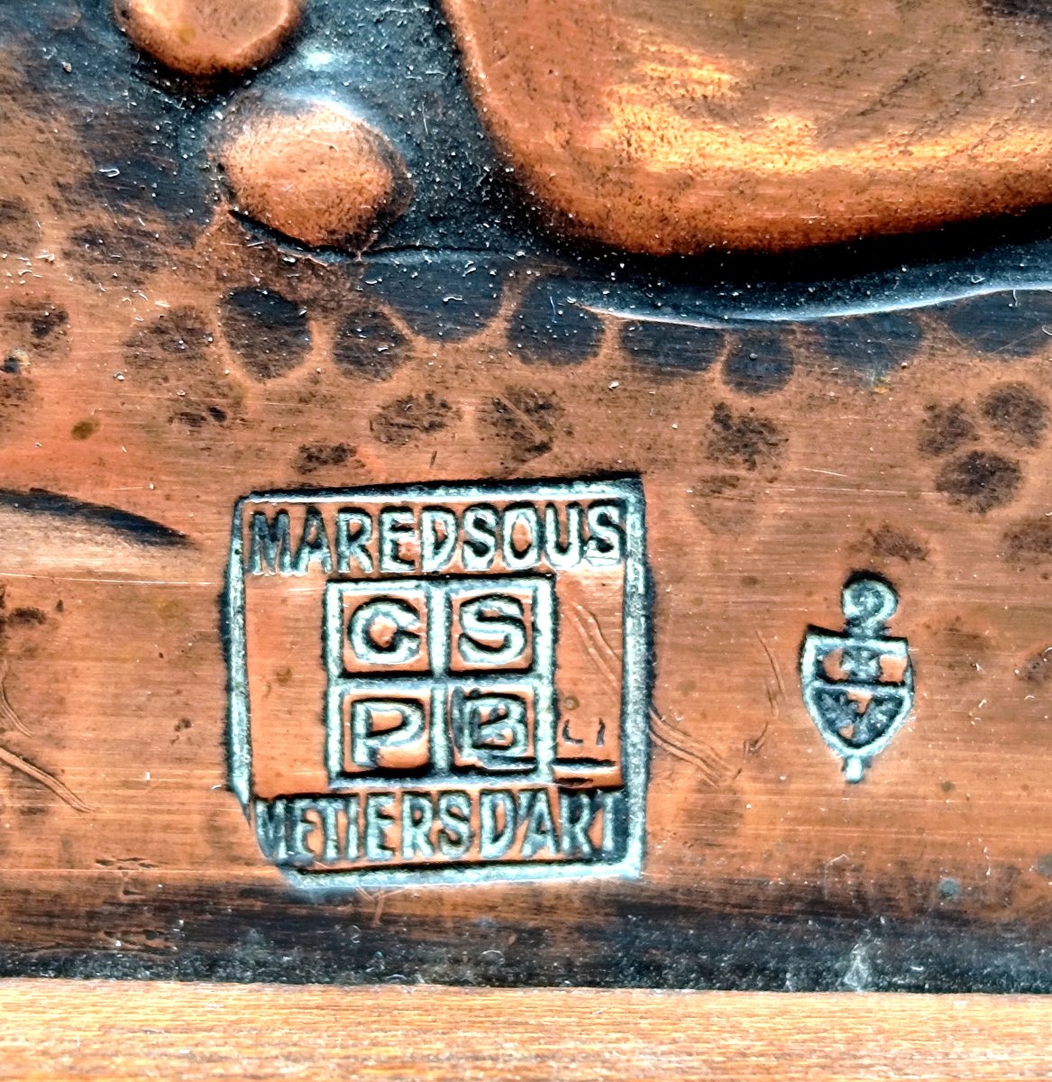 Plaque Art Déco Maredsous CSPB cuivre repoussé – l’Homme et le feu,-photo-3