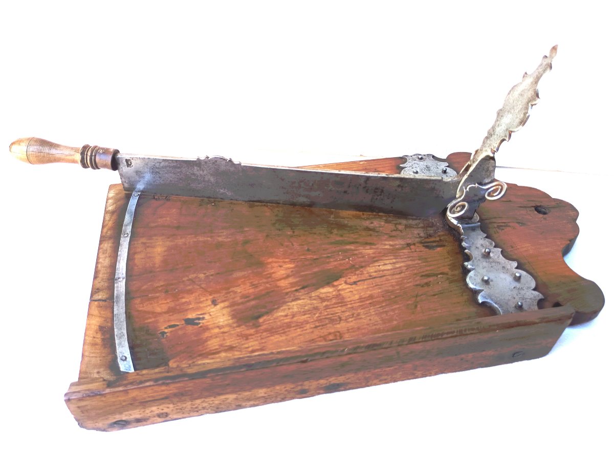 Huge Bread Knife, Solid Elm And Cut Wrought Iron, 18th Century,-photo-2