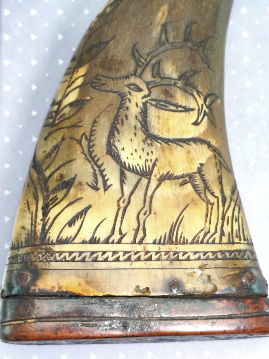 Hunting Powder Horn With Engraved Flower And Ten-point Stag, 1709-photo-4