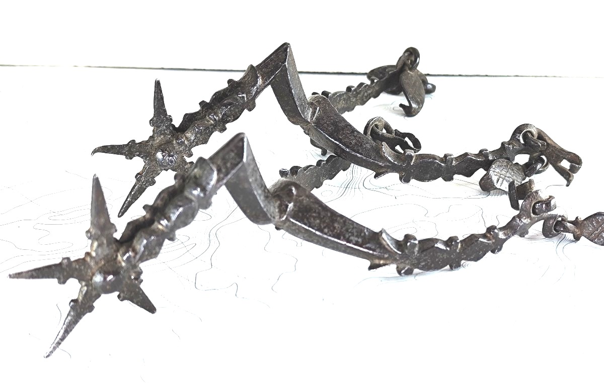 Musée : paire de beaux éperons fer forgé et gravé, Gothique tardif-photo-2