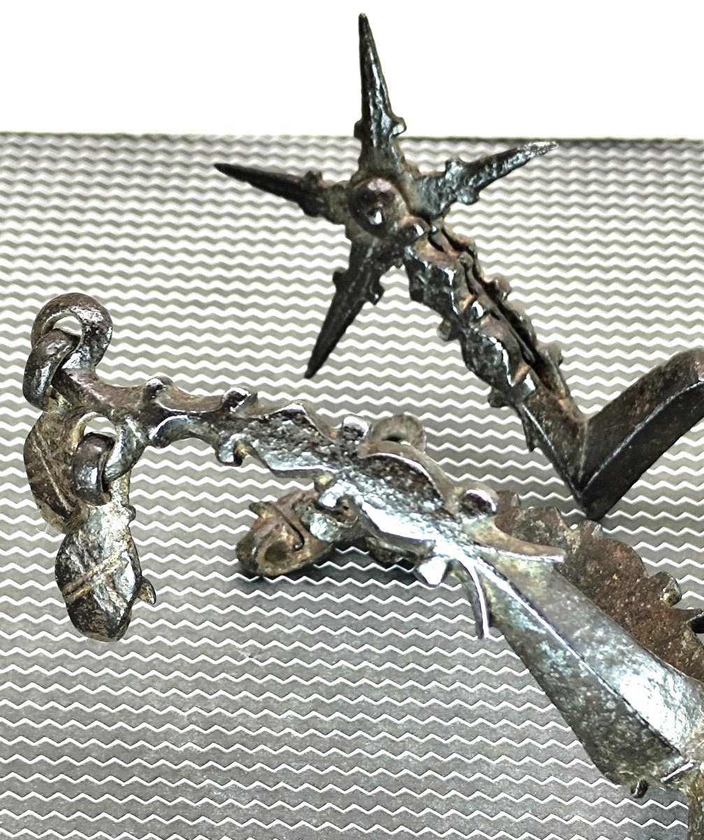 Musée : paire de beaux éperons fer forgé et gravé, Gothique tardif-photo-2