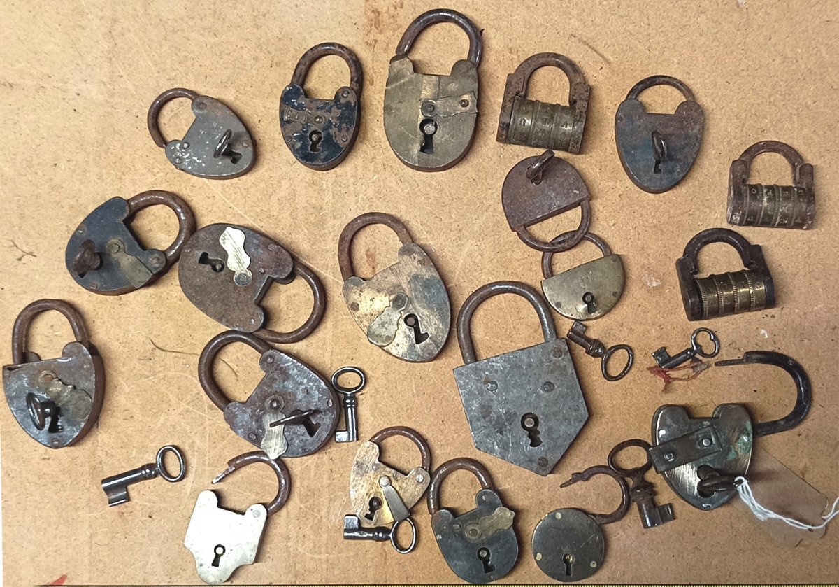 Beautiful Set Of 20 Small Padlocks, Mostly From 19th Century (no Detail)