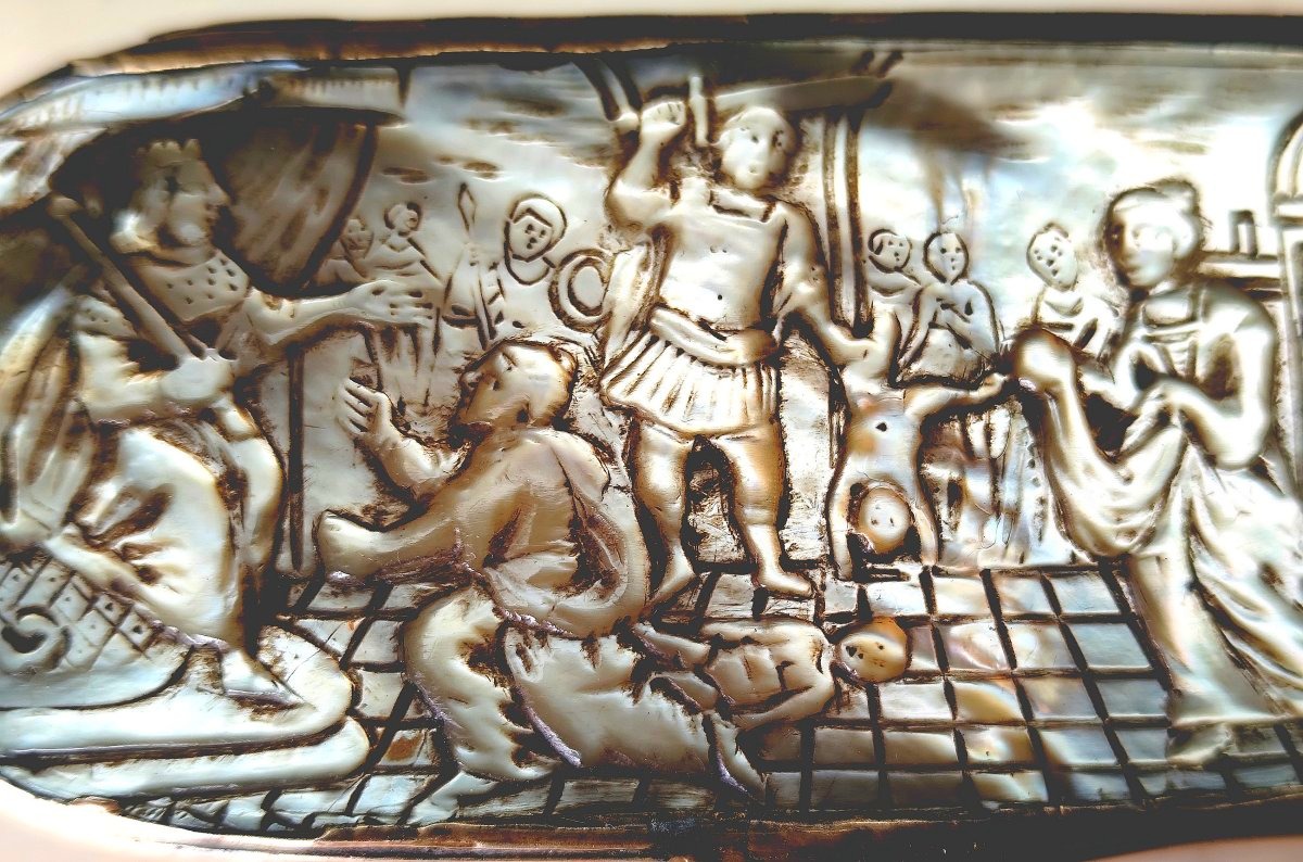 Le Jugement de Salomon, 17-18e siècle, Boîte à tabac nacre et laiton, bon état-photo-3