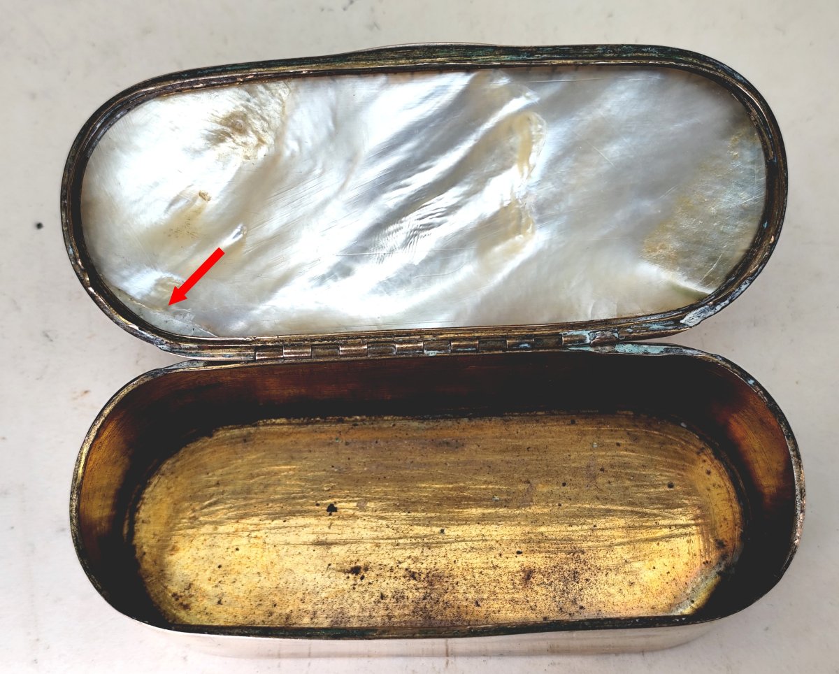 Le Jugement de Salomon, 17-18e siècle, Boîte à tabac nacre et laiton, bon état-photo-4