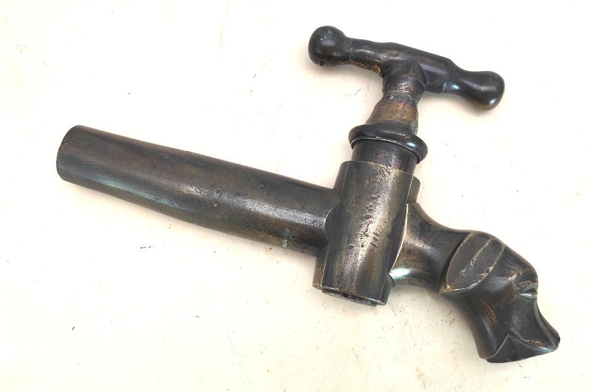 Robinet vigneron Vallée du Rhône, bronze, beau chien de chasse, 19e