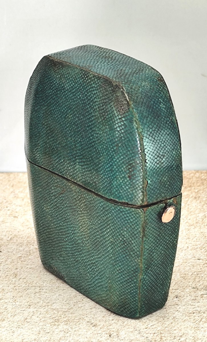 Nécessaire à Parfum, XVIIIe, Galuchat vert et argent, bon état-photo-3