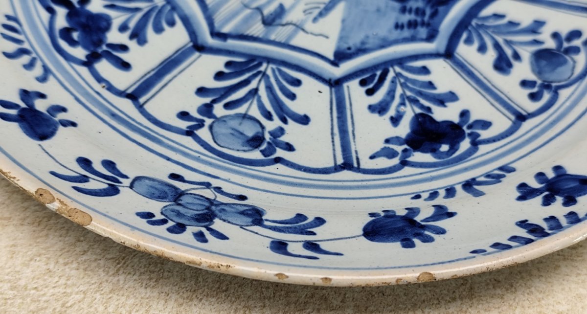 Assiette Delft, La Hache de Porcelaine, XVIIIe siècle  Bel état-photo-1