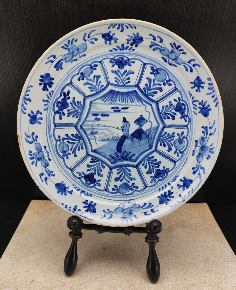 Assiette Delft, La Hache de Porcelaine, XVIIIe siècle  Bel état