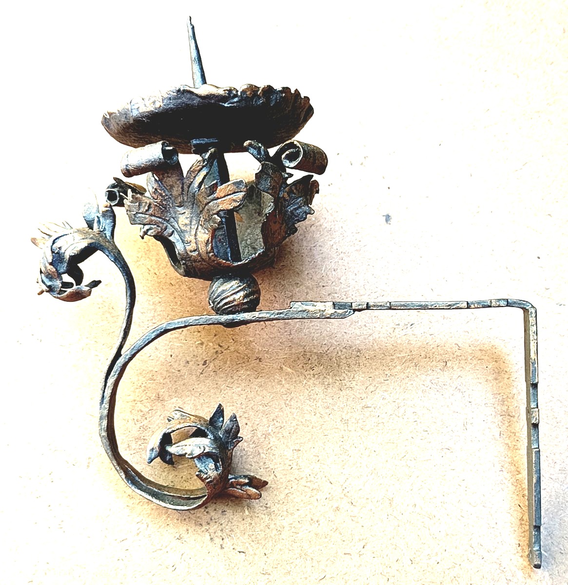Ferronnerie du XVIIIᵉ siècle – Tête de pique-cierge d’applique-photo-2