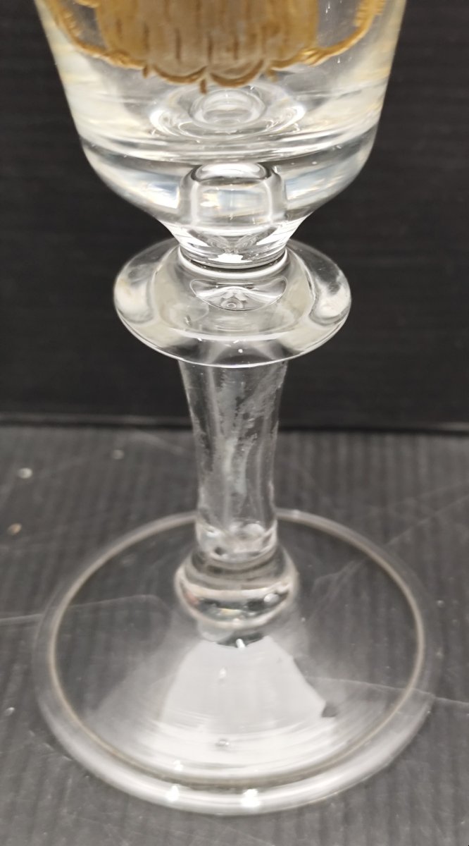 Beautiful  18th-century Heraldic Wine Glass, Northern Europe.-photo-2