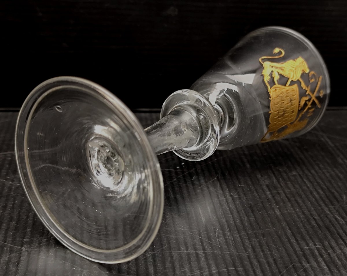Beautiful  18th-century Heraldic Wine Glass, Northern Europe.-photo-3