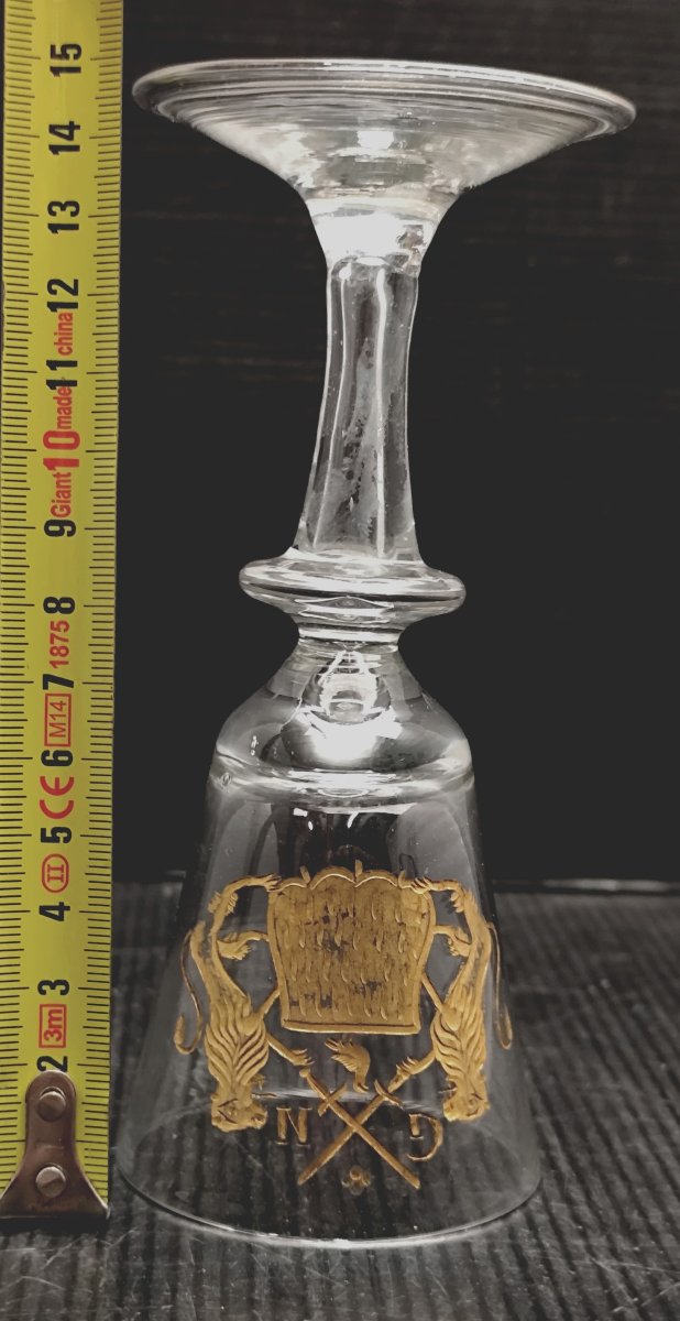 Beautiful  18th-century Heraldic Wine Glass, Northern Europe.-photo-4