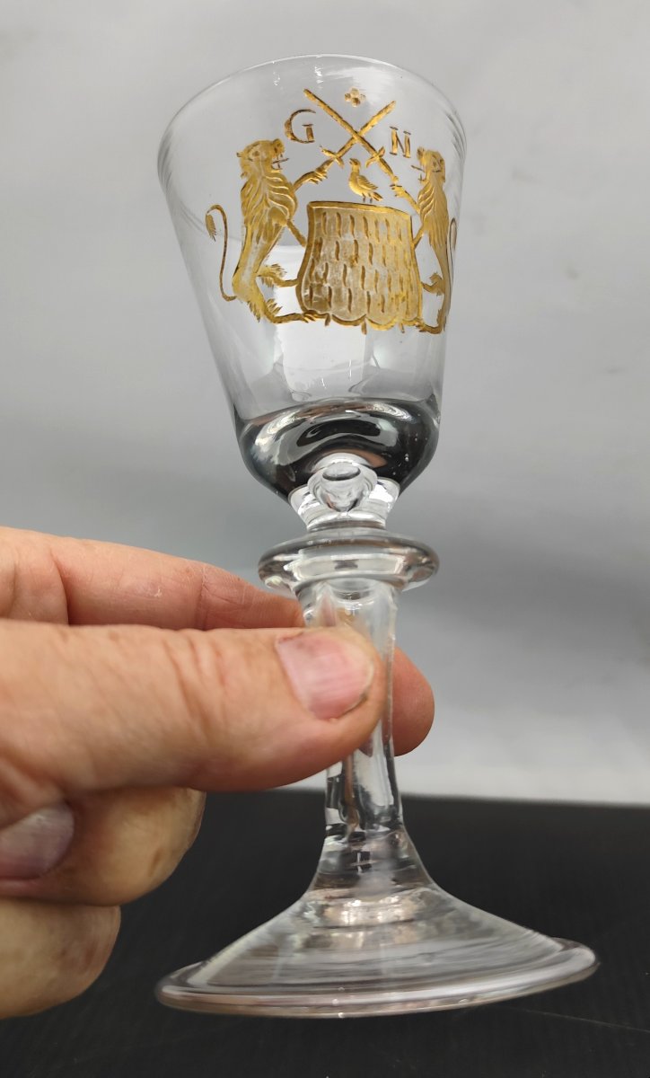 Beautiful  18th-century Heraldic Wine Glass, Northern Europe.-photo-2