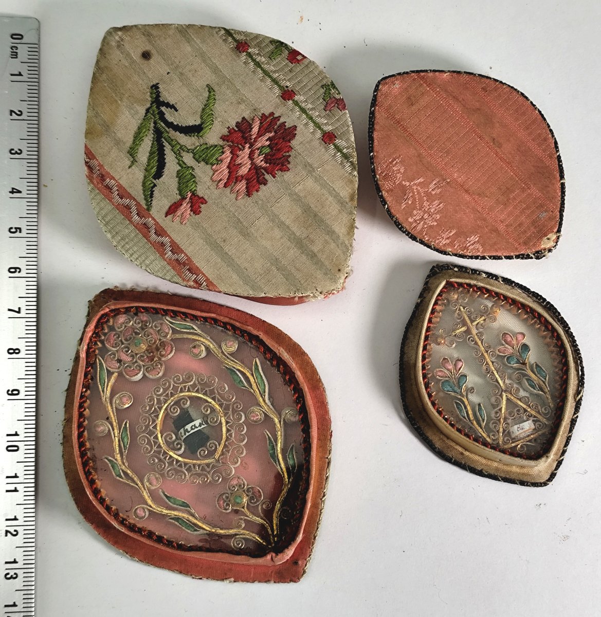 Beaux Reliquaires en écrins de soie, Travail monastique. 18-19e-photo-4