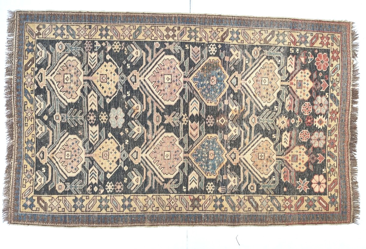 Joli tapis Caucase tribal ancien, à l’originale dissymétrie-photo-2