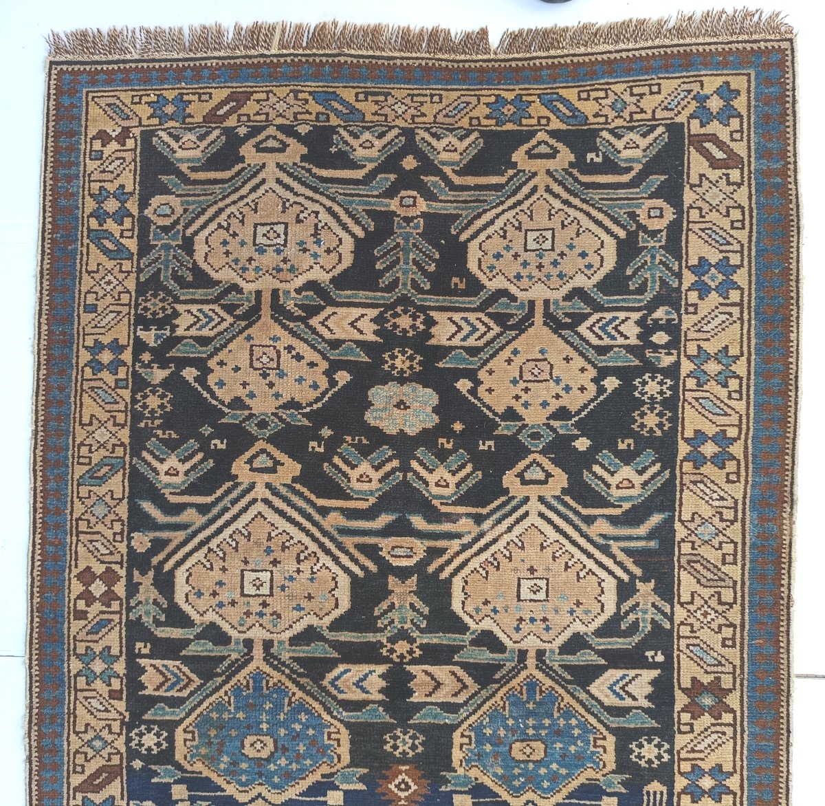 Joli tapis Caucase tribal ancien, à l’originale dissymétrie-photo-3