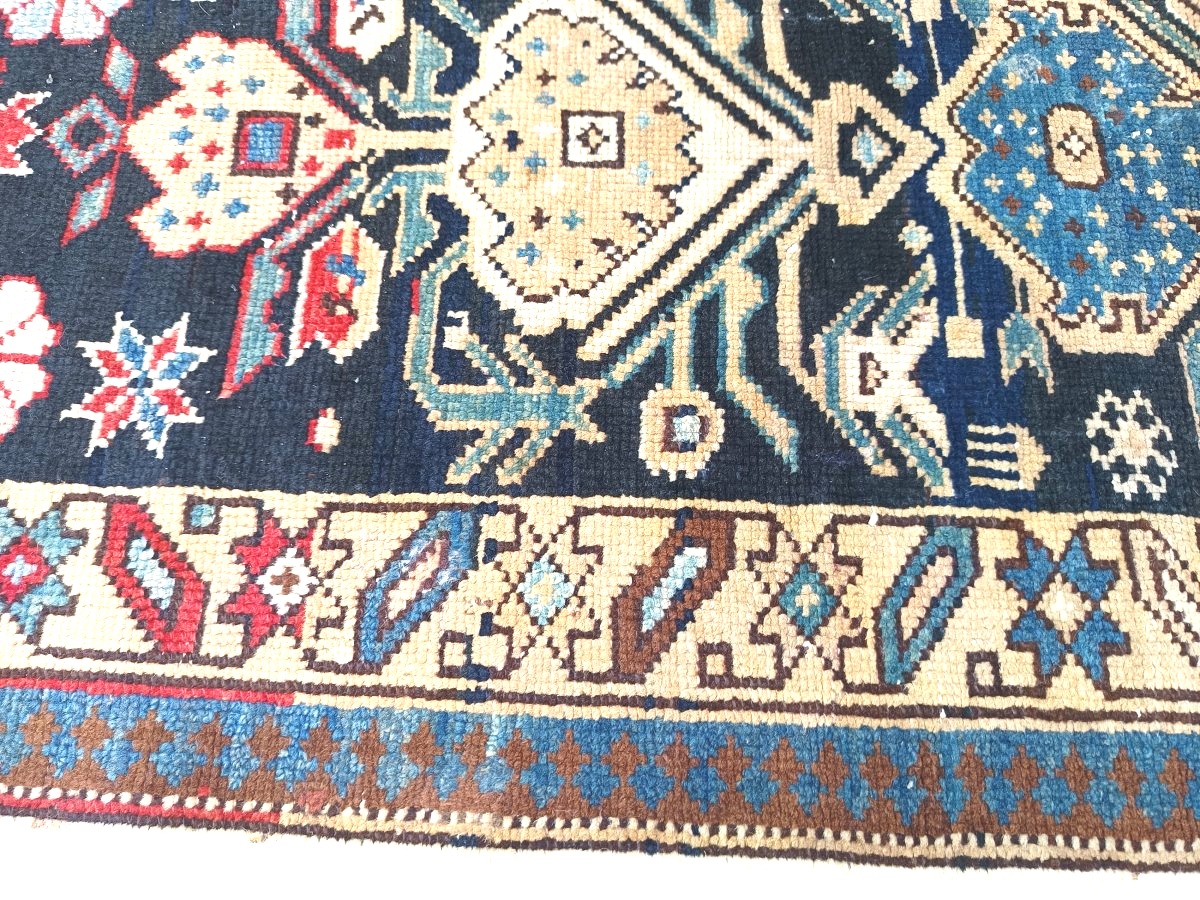 Joli tapis Caucase tribal ancien, à l’originale dissymétrie-photo-2