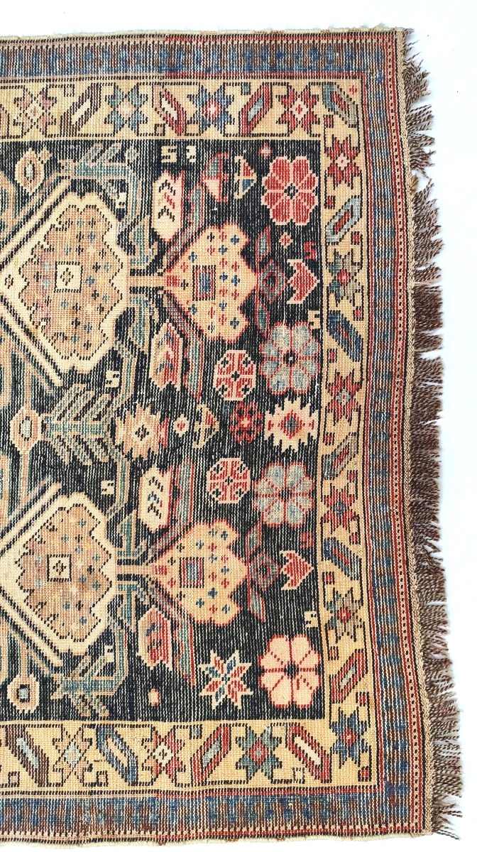 Joli tapis Caucase tribal ancien, à l’originale dissymétrie-photo-3