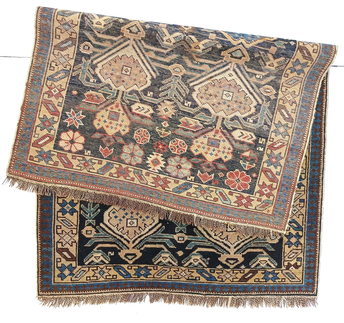 Joli tapis Caucase tribal ancien, à l’originale dissymétrie-photo-5