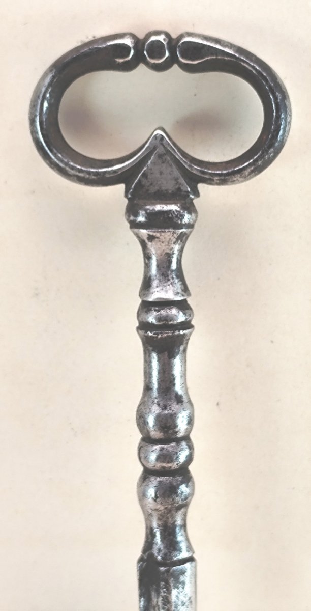 Late 18th-century Chest Key With Fine Turned Detailing; Shows Signs Of Wear.-photo-2