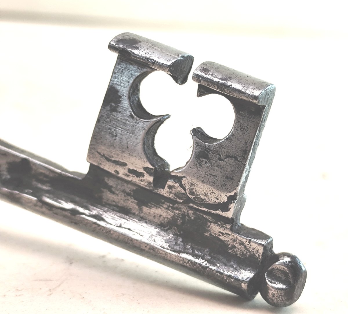 Late 18th-century Chest Key With Fine Turned Detailing; Shows Signs Of Wear.-photo-3