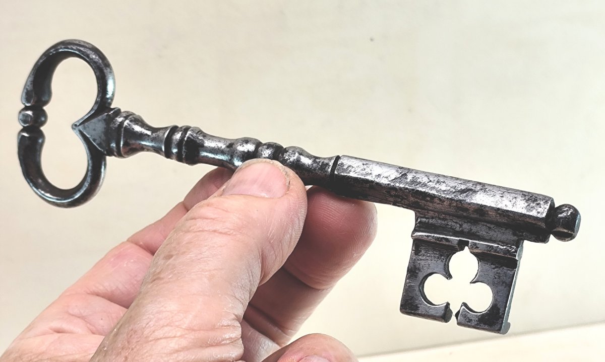 Late 18th-century Chest Key With Fine Turned Detailing; Shows Signs Of Wear.-photo-1
