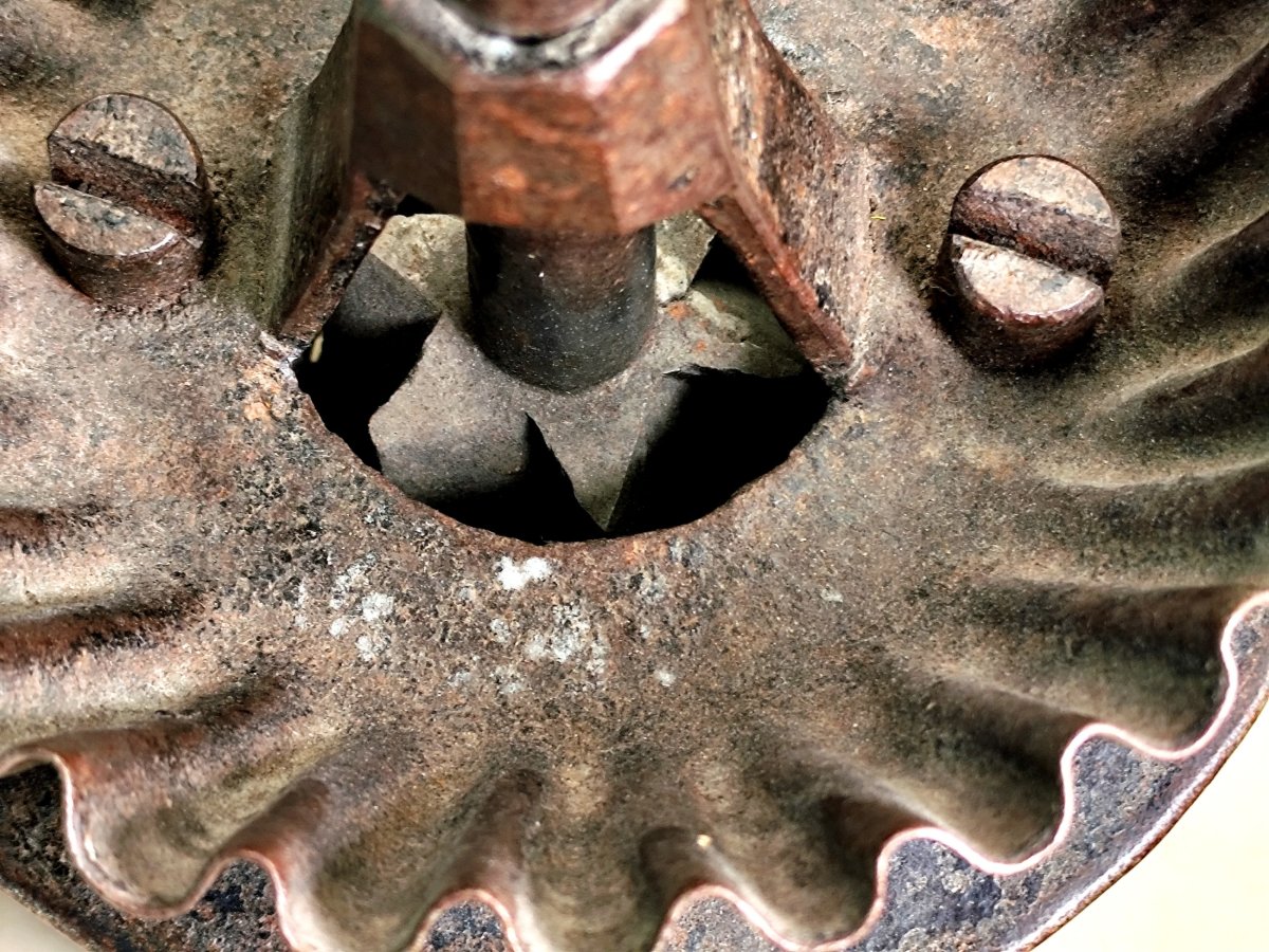 Imposing Wrought-iron Coffee Grinder, 18th–19th Century-photo-3