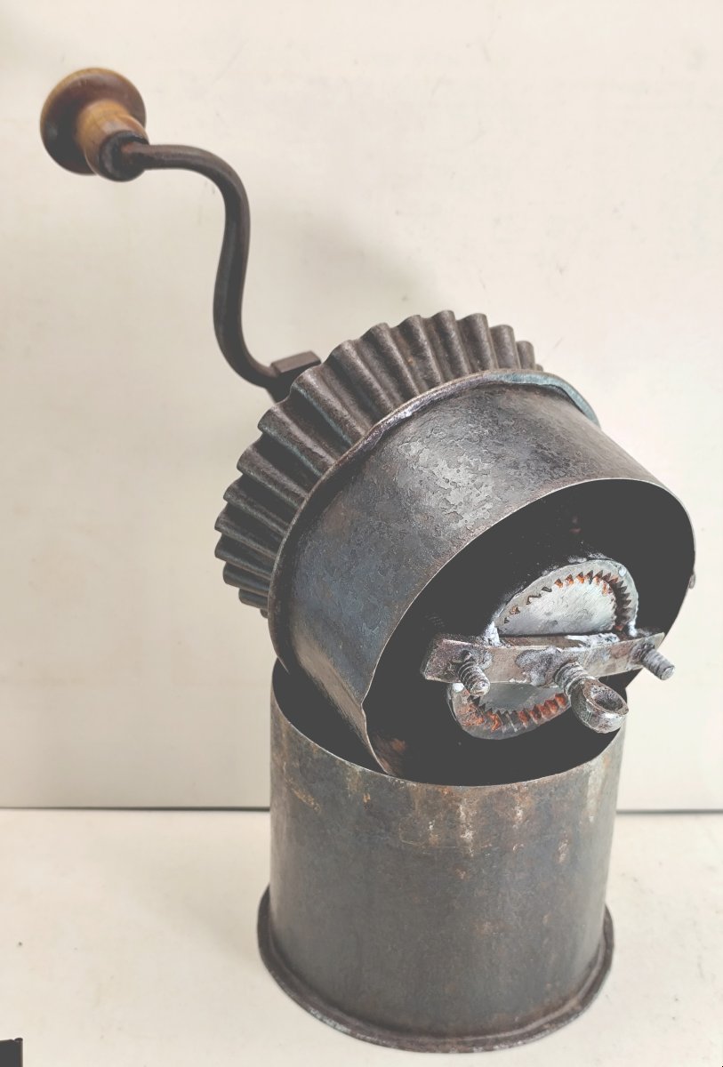 Imposing Wrought-iron Coffee Grinder, 18th–19th Century-photo-4