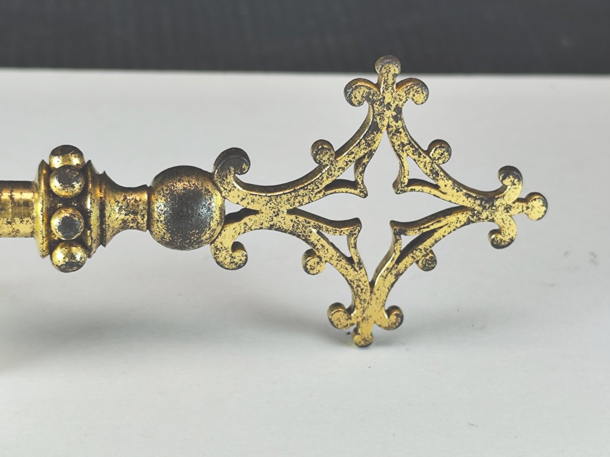 Clé de sanctuaire en fer doré Style gothique flamboyant, époque Viollet-le-Duc, vers 1830-photo-4