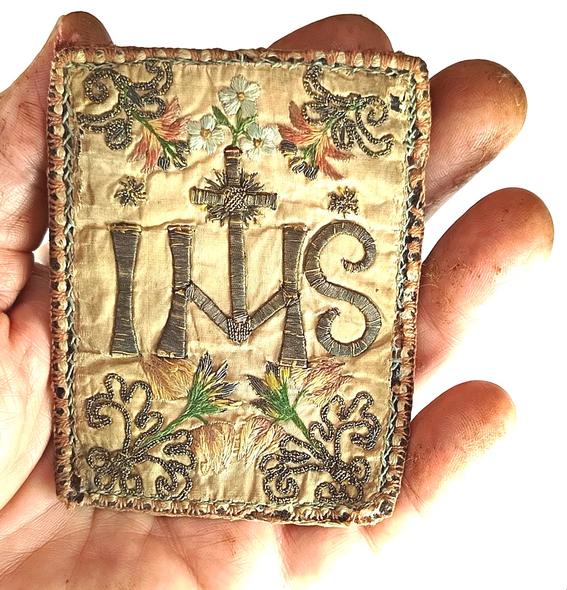 Scapulaire de naissance catholique, fine broderie monastique sur soie, XVIIe–XVIIIe siècle-photo-2