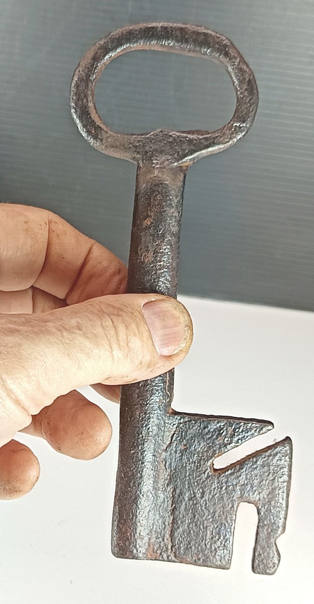  Large, 16th-century Forged-and-rolled Utility Key, 16 Cm-photo-3