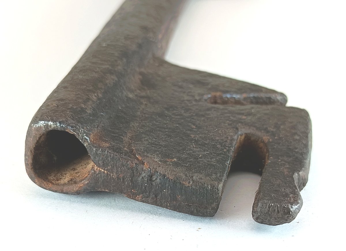  Large, 16th-century Forged-and-rolled Utility Key, 16 Cm-photo-4