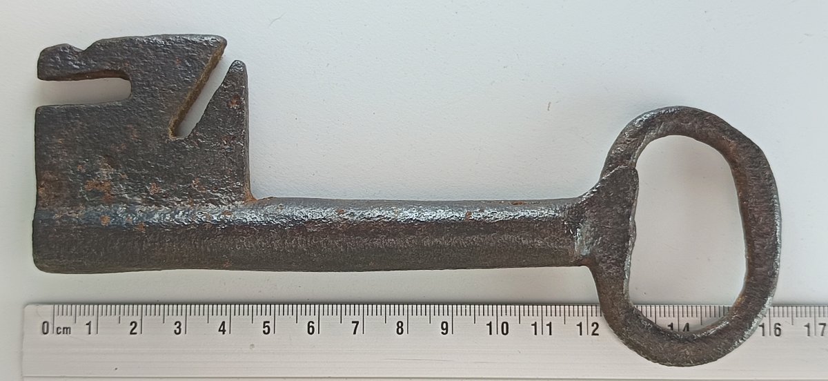  Large, 16th-century Forged-and-rolled Utility Key, 16 Cm-photo-1